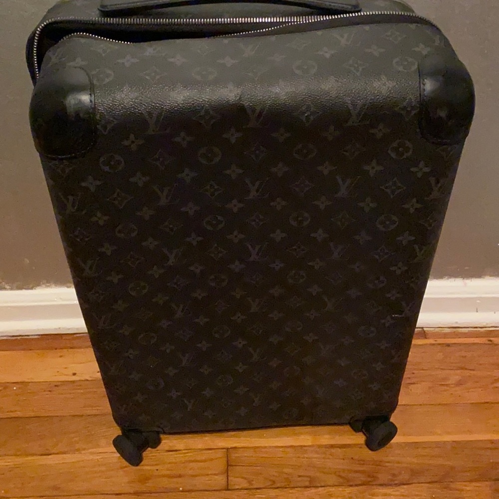 Authentic Louis Vuitton Eclipse Horizon Carryon